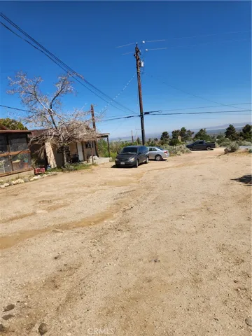 569 Tamarack Road, Pinon Hills, California 92372