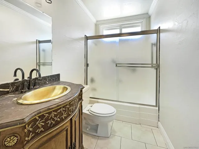 8562 Lake Bluffs Cir, Spring Valley, California 91977