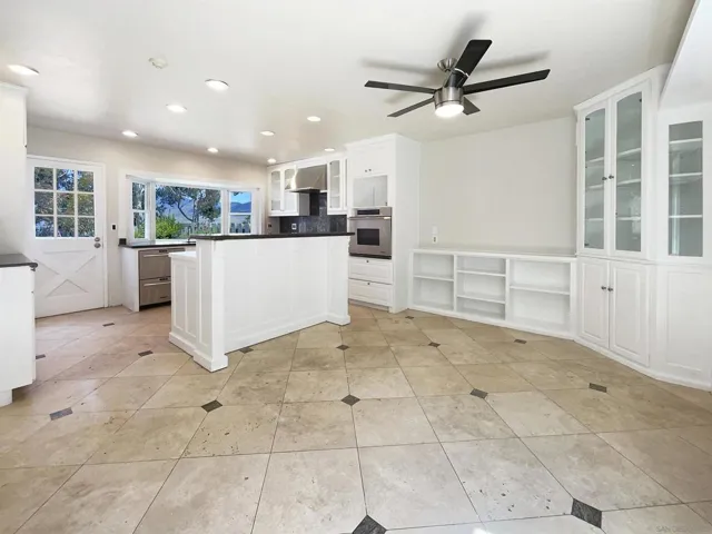 8562 Lake Bluffs Cir, Spring Valley, California 91977