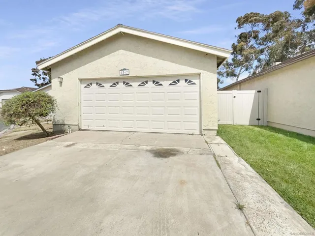8562 Lake Bluffs Cir, Spring Valley, California 91977