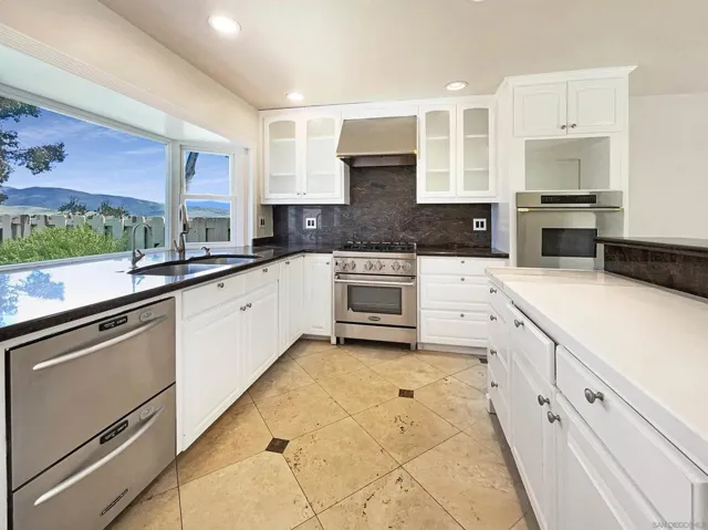 8562 Lake Bluffs Cir, Spring Valley, California 91977