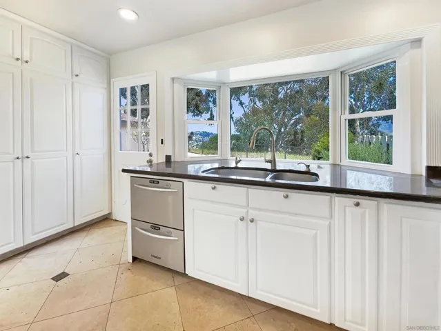 8562 Lake Bluffs Cir, Spring Valley, California 91977