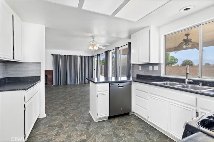 4217 Willowcreek Ct, Hemet, California 92545