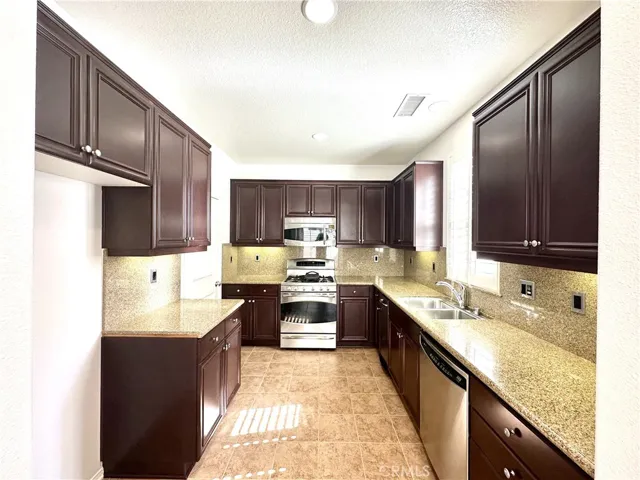 20233 Pienza Lane, Porter Ranch, California 91326