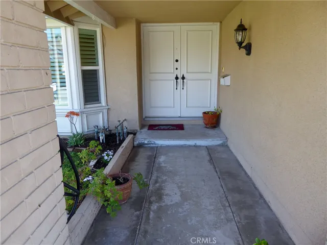 Walkway to front Double Door.