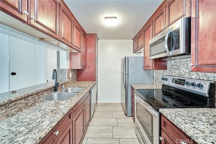 5460 White Oak Avenue J304, Encino, California 91316