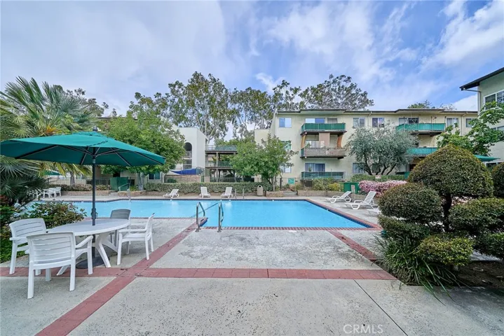5460 White Oak Avenue J304, Encino, California 91316