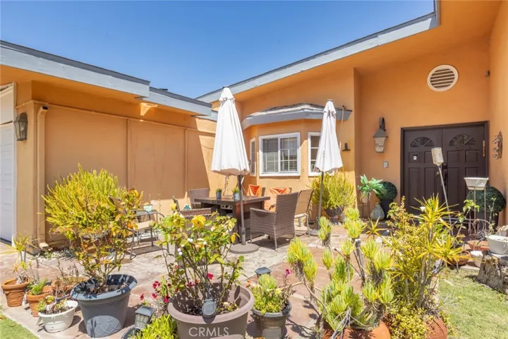 22439 De Kalb Drive, Calabasas, California 91302