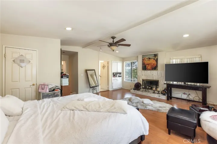 22439 De Kalb Drive, Calabasas, California 91302