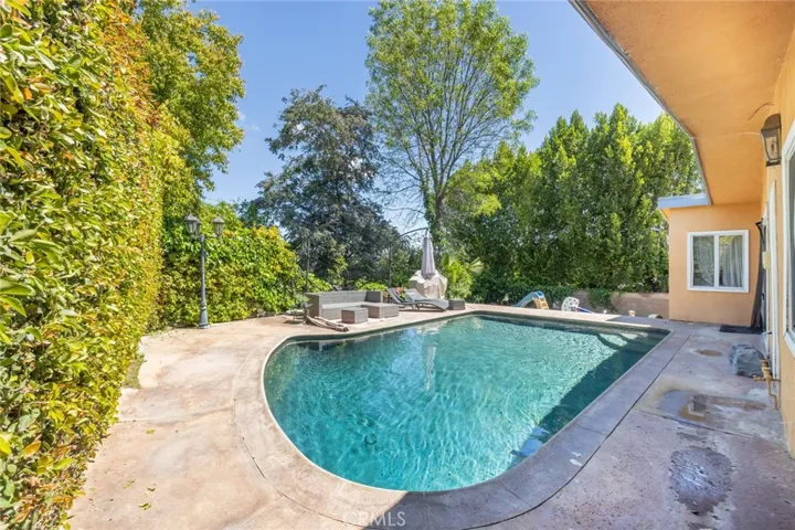 22439 De Kalb Drive, Calabasas, California 91302