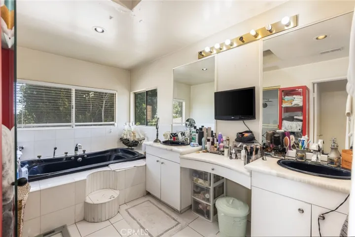 22439 De Kalb Drive, Calabasas, California 91302