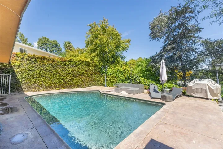 22439 De Kalb Drive, Calabasas, California 91302