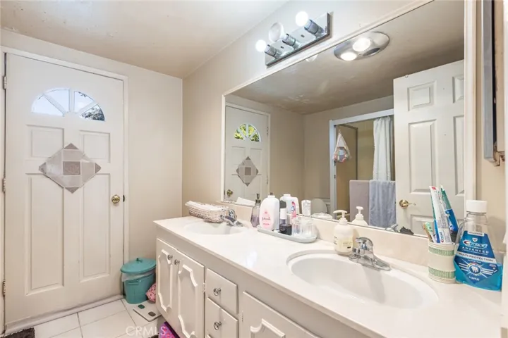 22439 De Kalb Drive, Calabasas, California 91302