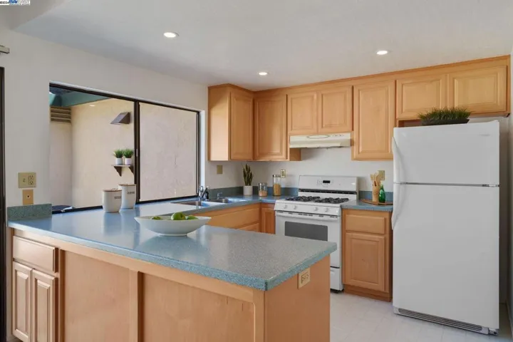 218 Ironwood Rd, Alameda, California 94502