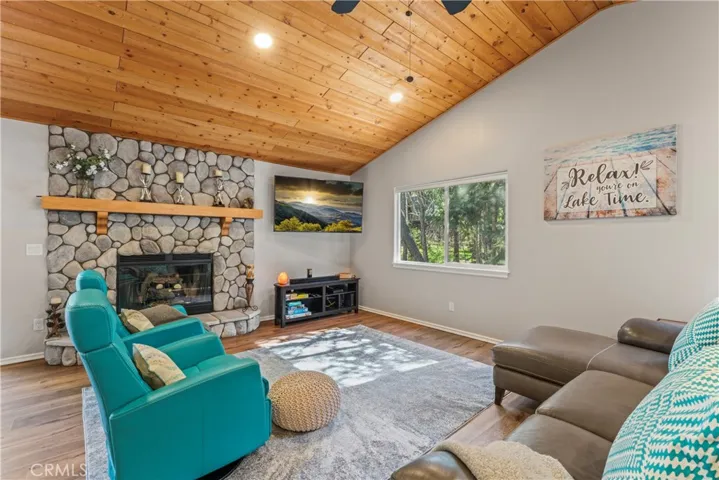27120 Peninsula Drive, Lake Arrowhead, California 92352