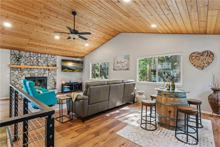 27120 Peninsula Drive, Lake Arrowhead, California 92352