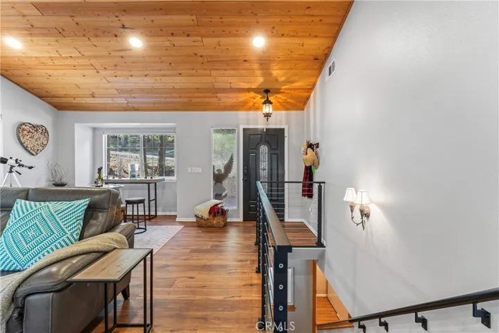 27120 Peninsula Drive, Lake Arrowhead, California 92352
