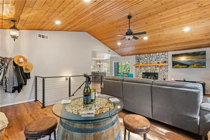 27120 Peninsula Drive, Lake Arrowhead, California 92352