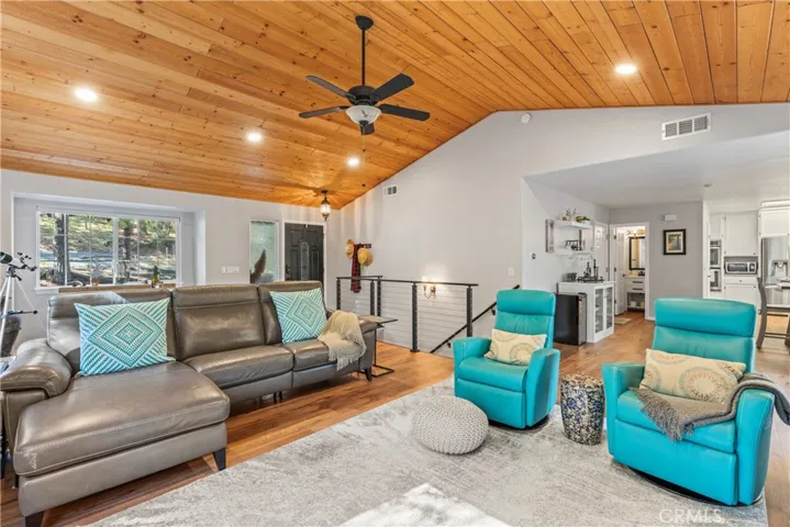 27120 Peninsula Drive, Lake Arrowhead, California 92352