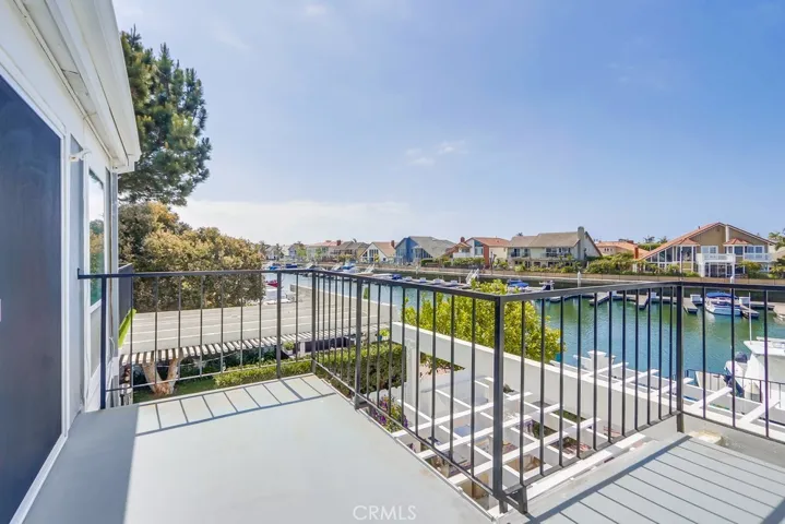 140 sq.ft. deck off Master Bedroom