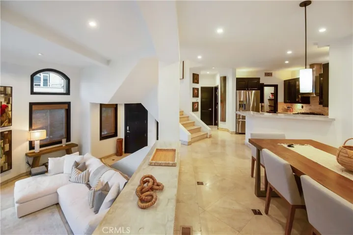 825 Summit Drive, Laguna Beach, California 92651