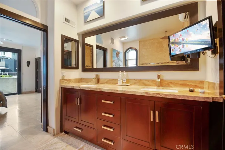 825 Summit Drive, Laguna Beach, California 92651