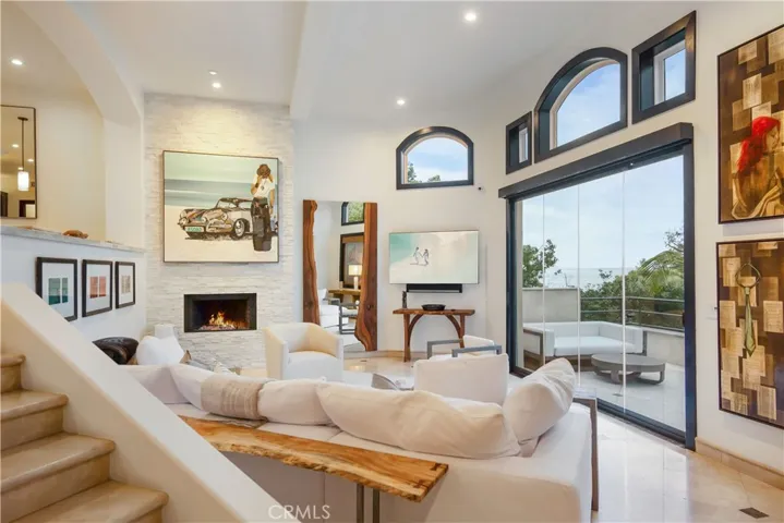 825 Summit Drive, Laguna Beach, California 92651