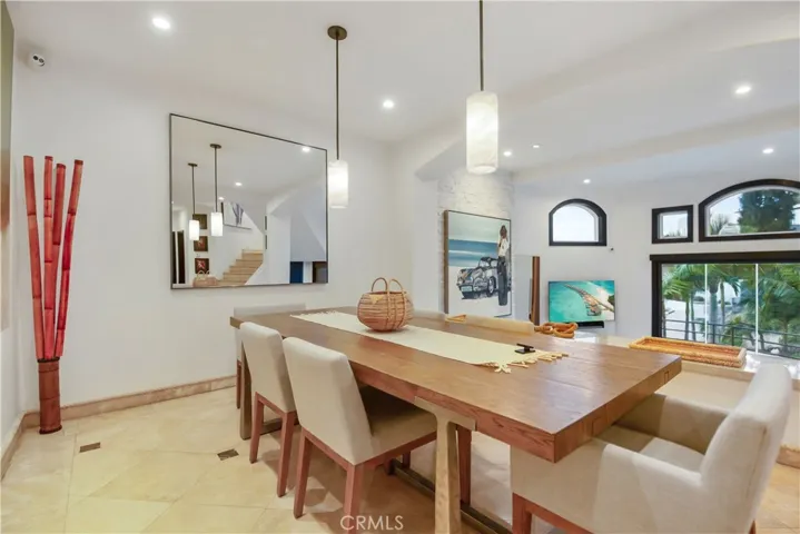 825 Summit Drive, Laguna Beach, California 92651
