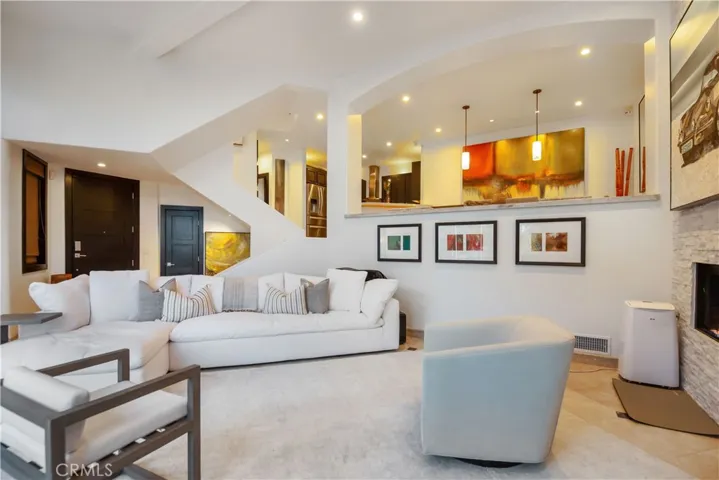 825 Summit Drive, Laguna Beach, California 92651