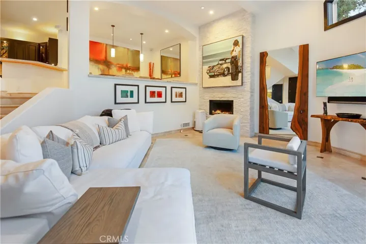 825 Summit Drive, Laguna Beach, California 92651