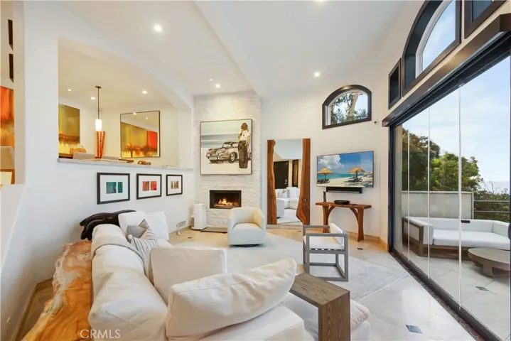 825 Summit Drive, Laguna Beach, California 92651