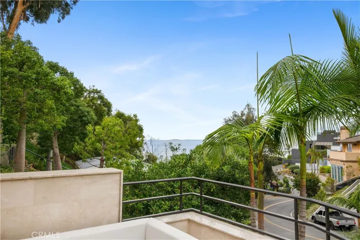 825 Summit Drive, Laguna Beach, California 92651