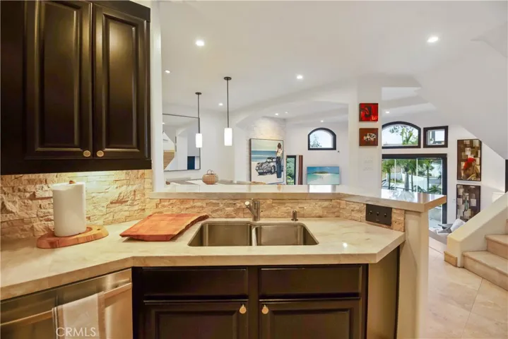 825 Summit Drive, Laguna Beach, California 92651