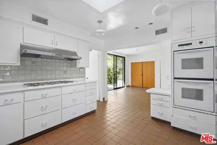 3901 Cody Road, Sherman Oaks, California 91403