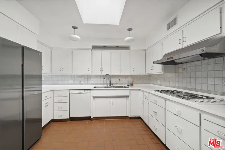 3901 Cody Road, Sherman Oaks, California 91403