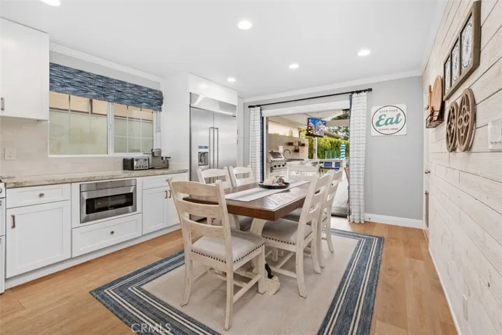 Large eat  in kitchen / Dining area