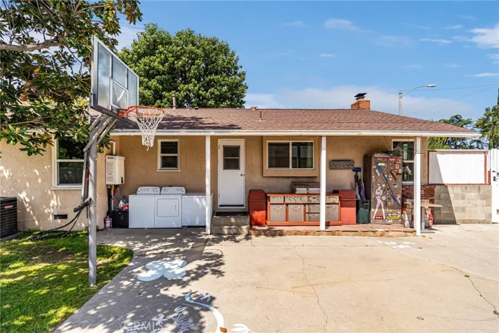 2238 N Keystone Street, Burbank, California 91504
