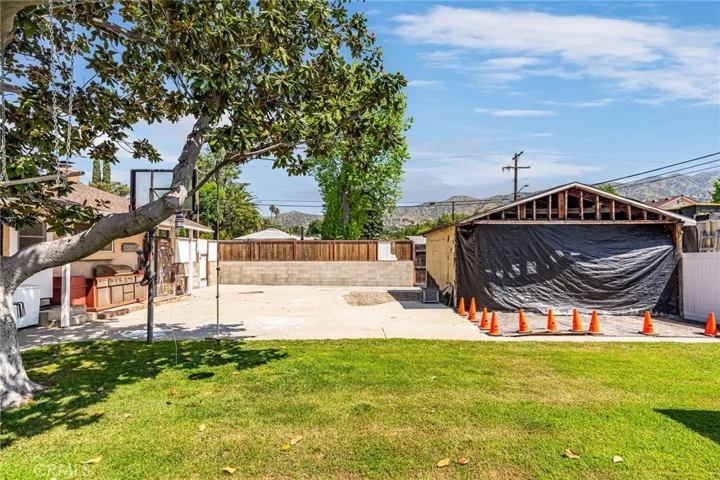 2238 N Keystone Street, Burbank, California 91504