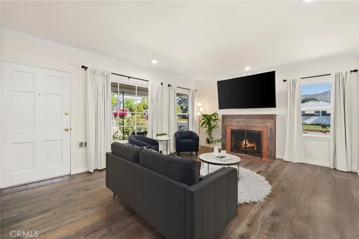 2238 N Keystone Street, Burbank, California 91504