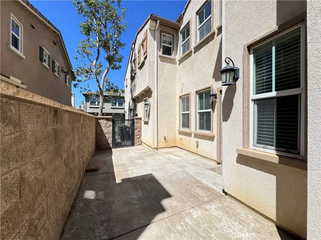 14975 S Highland Avenue 17, Fontana, California 92336
