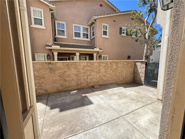 14975 S Highland Avenue 17, Fontana, California 92336