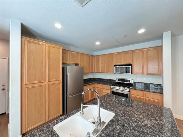14975 S Highland Avenue 17, Fontana, California 92336