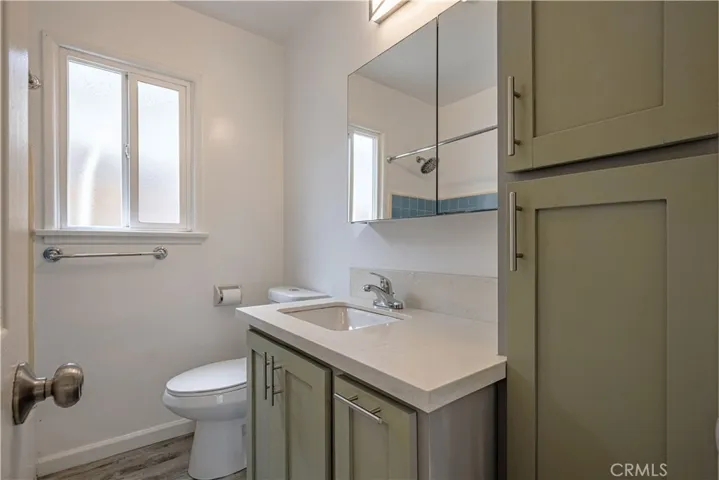 345 Rose Avenue, Venice, California 90291