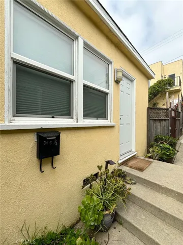 345 Rose Avenue, Venice, California 90291