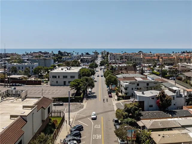 345 Rose Avenue, Venice, California 90291