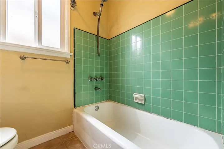 Back Unit - Bathroom