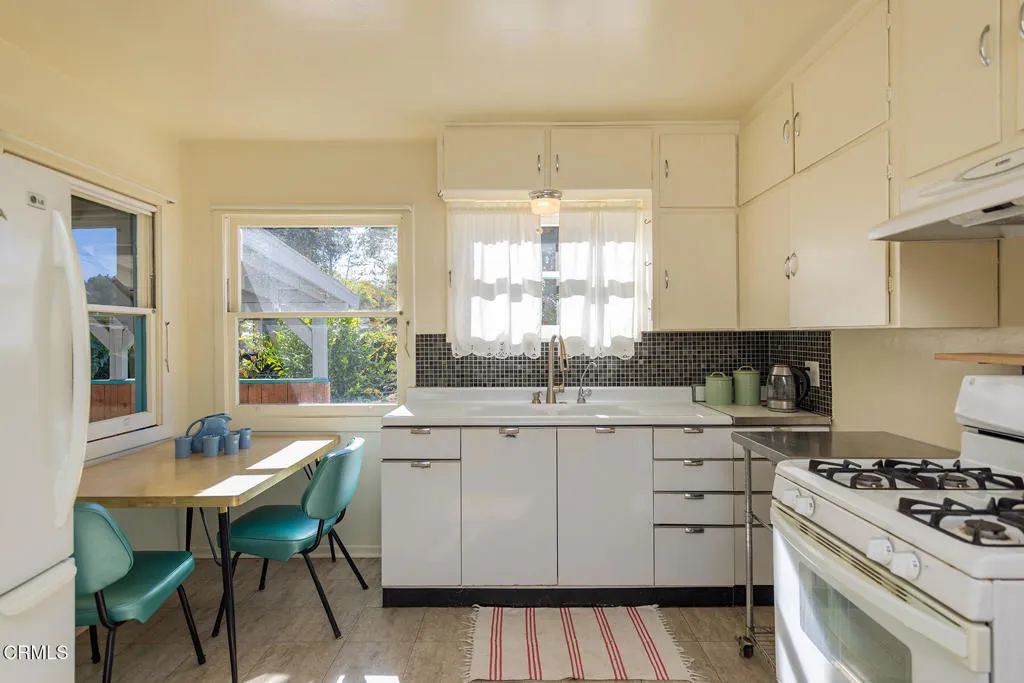 126 N Arnaz Street, Ojai, California 93023 home-pic-9