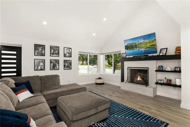 452 E Avalon Court, Upland, California 91784