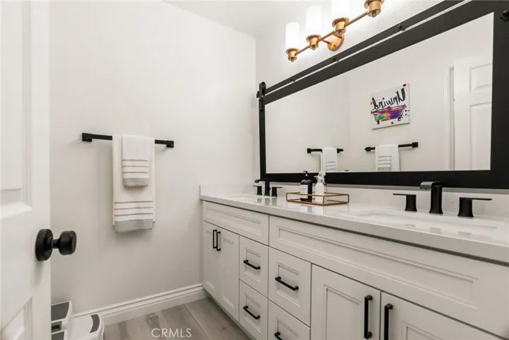 452 E Avalon Court, Upland, California 91784