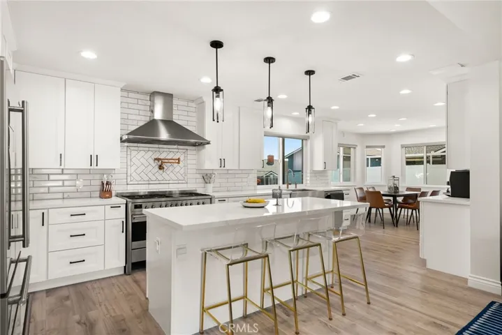 452 E Avalon Court, Upland, California 91784